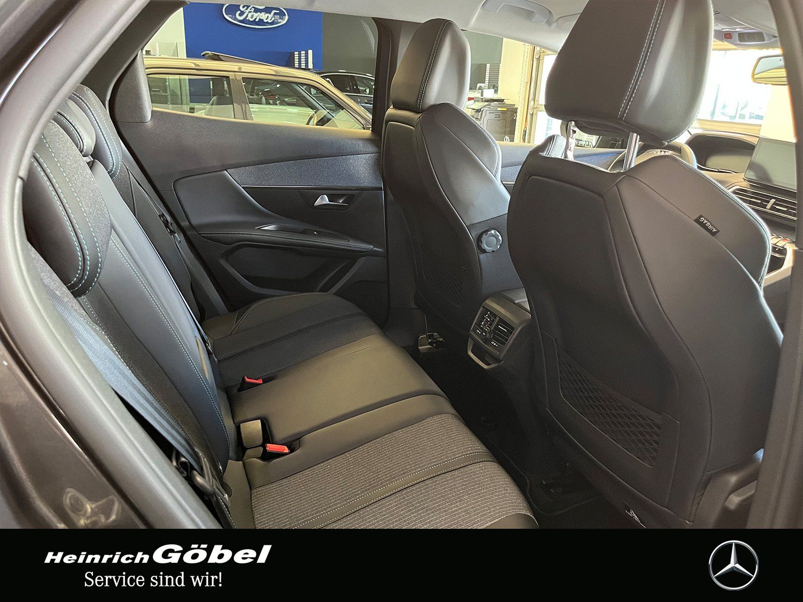 Fahrzeugabbildung Peugeot 3008 1.5 BlueHDi 130 Allure Pack AHK+NAVI+KAMERA