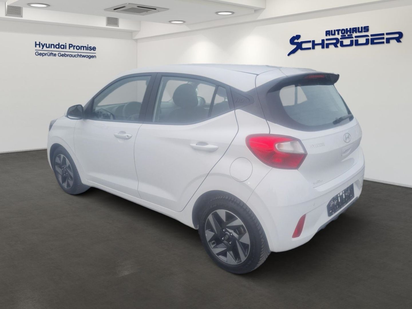 Fahrzeugabbildung Hyundai i10 FL 1.0 Benzin MT Allwetterreifen PDC Klima