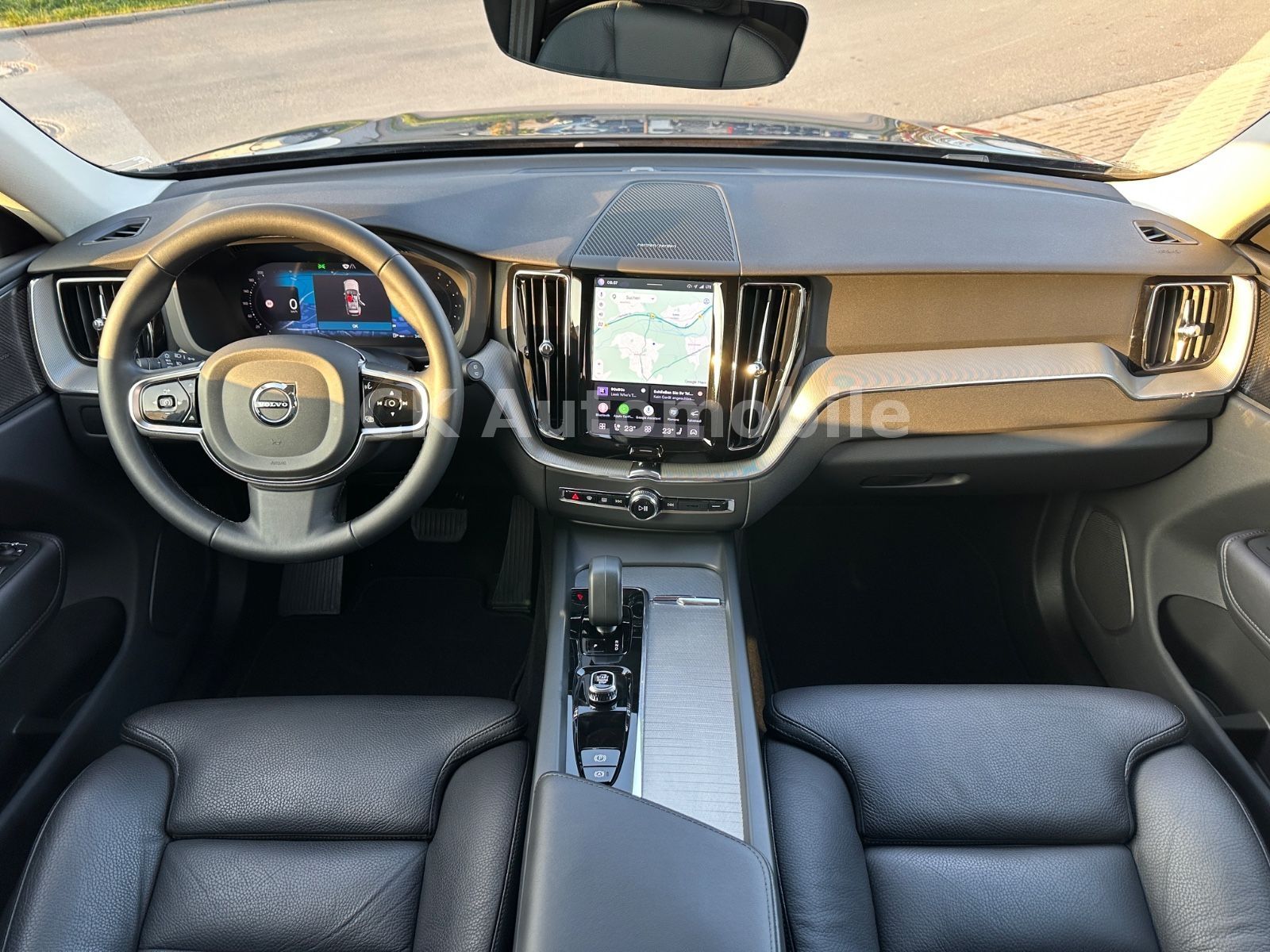 Fahrzeugabbildung Volvo XC60 B4 Plus Dark AWD/BLIS/Navi/LED/Kamera/AHK