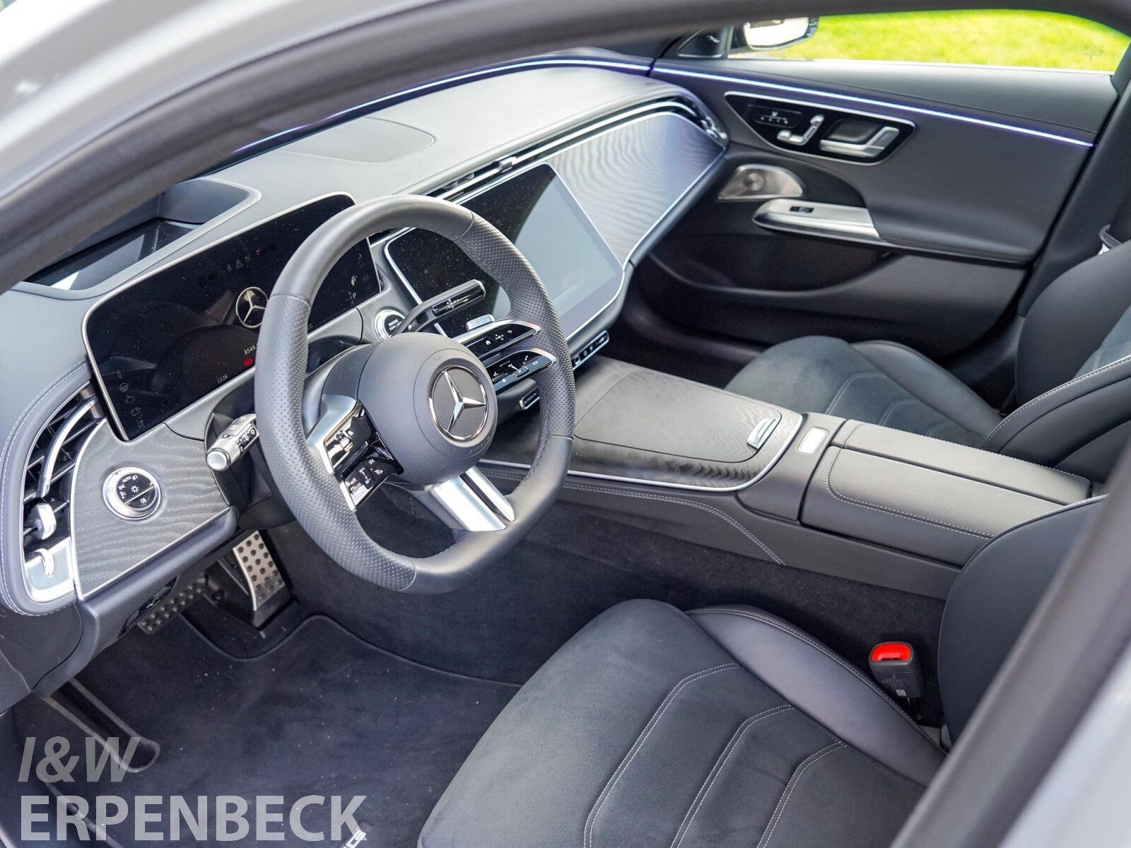 Fahrzeugabbildung Mercedes-Benz E 300de 4M AMG Distronic HeadUp AHK DigitalLight