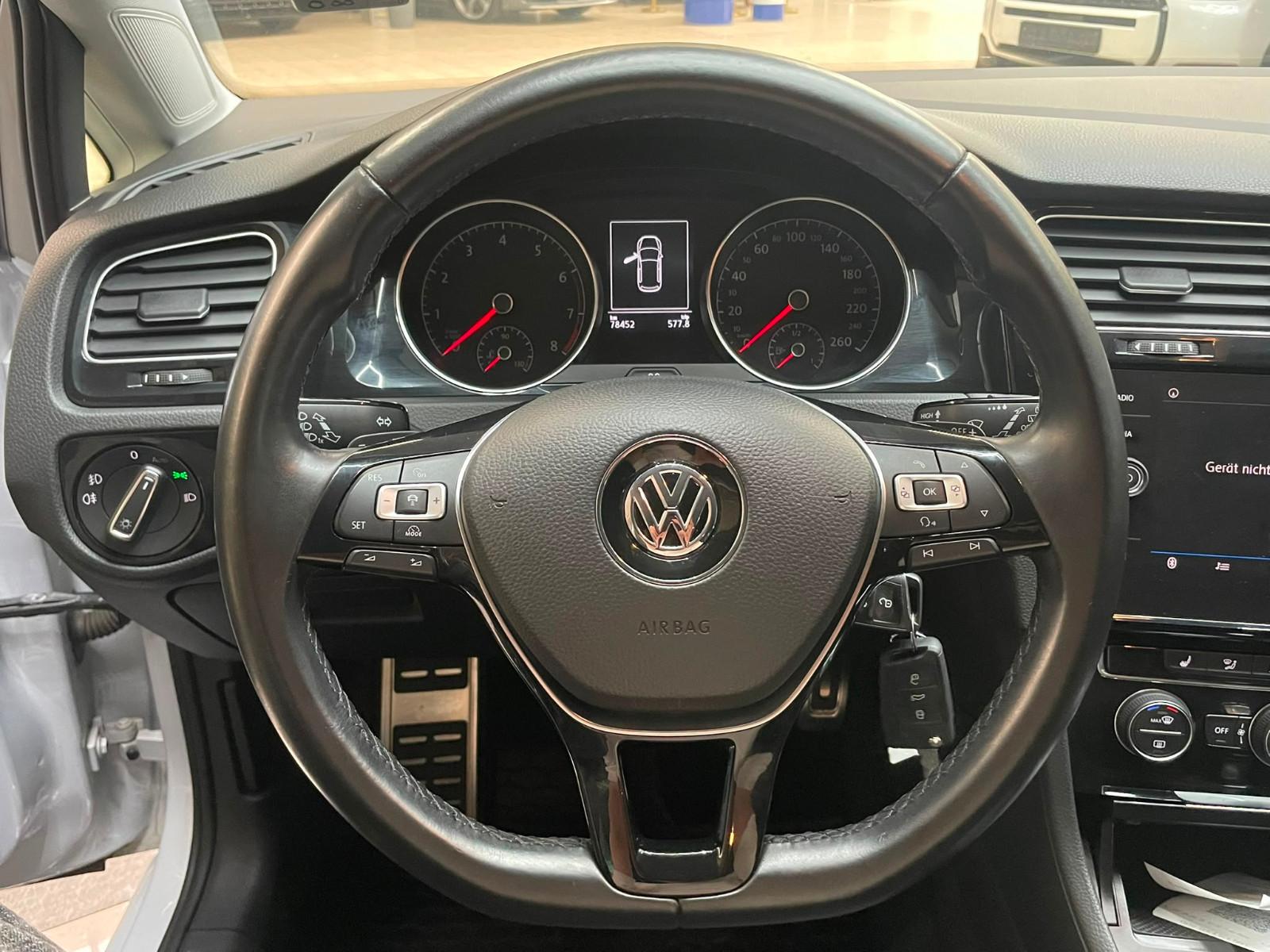 Volkswagen Golf VII Lim. Sound DSG / Carplay / Xenon