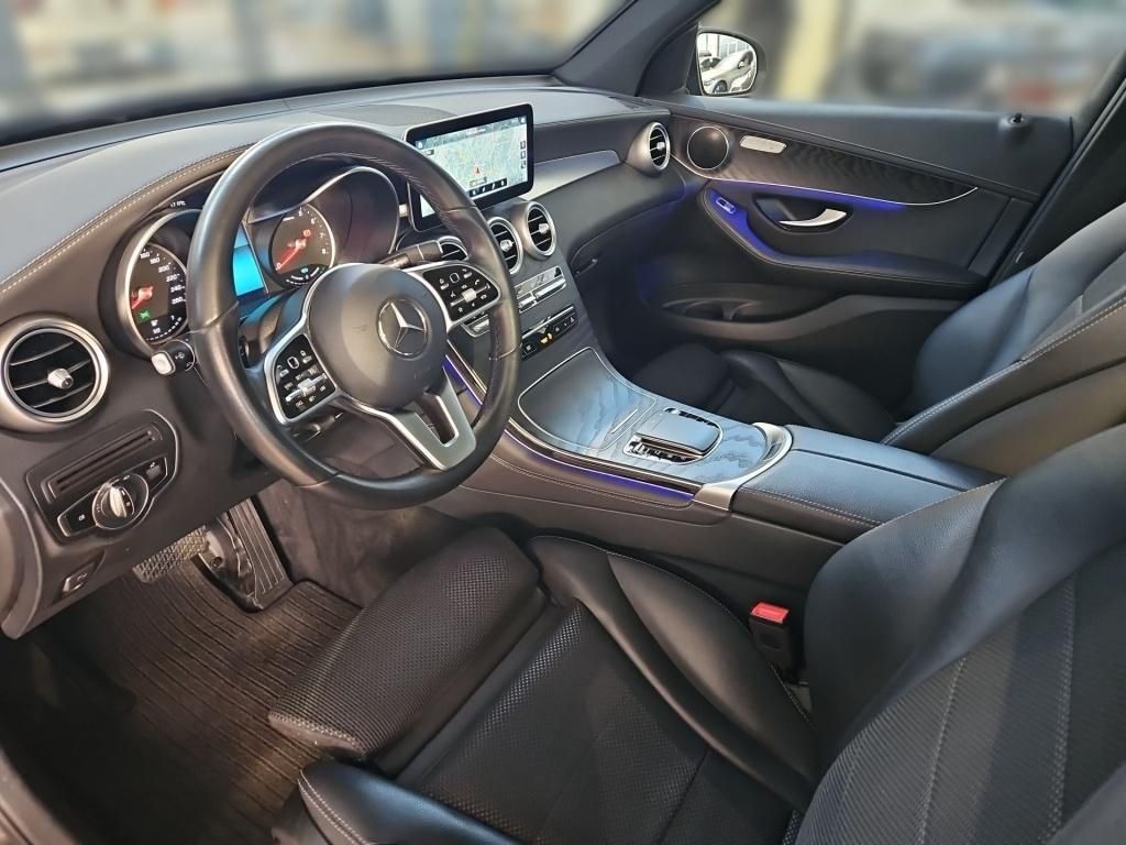 Fahrzeugabbildung Mercedes-Benz GLC 200 4M AHK Pano Navi LED SHZ Ambie. SpurH.
