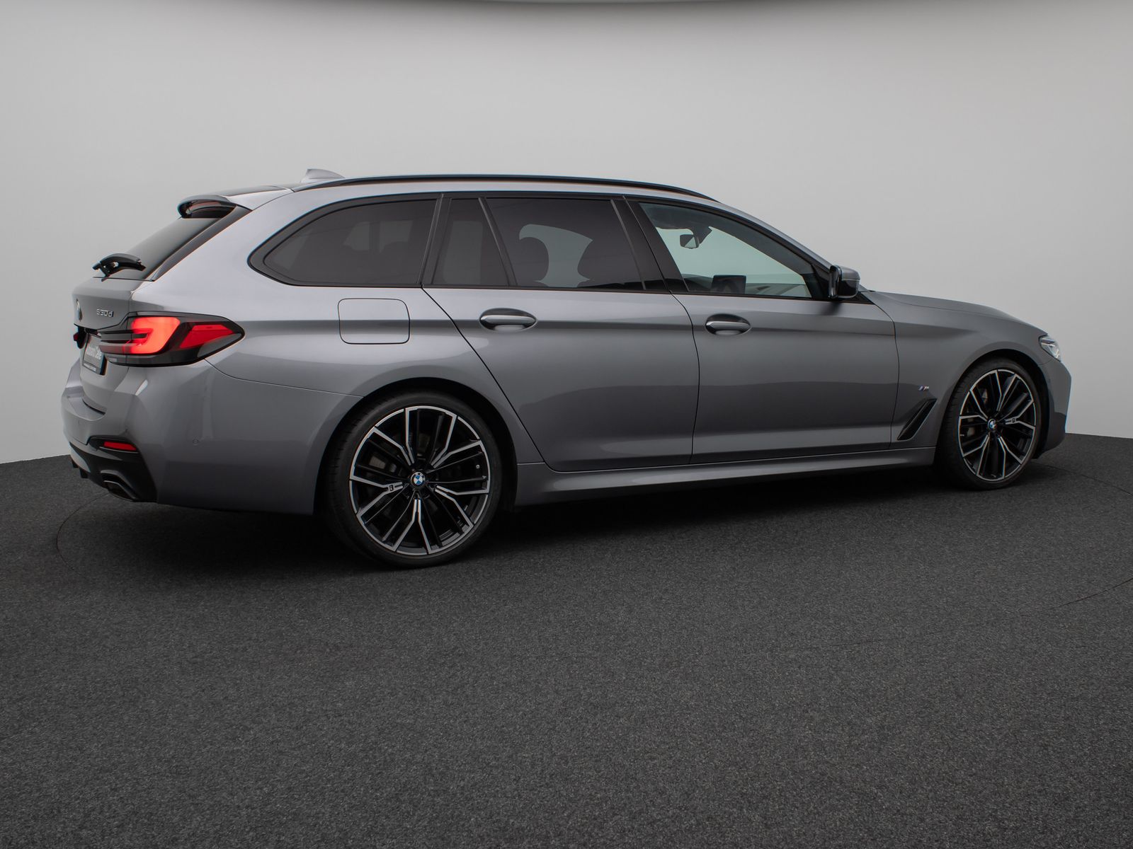 Fahrzeugabbildung BMW 530d M Sport Kamera Laser HUD DAB HiFi Komfort