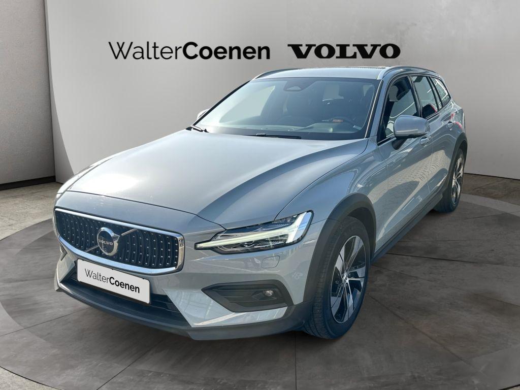 Volvo V60 Cross Country B4 D AWD Plus AHK semi elektr.