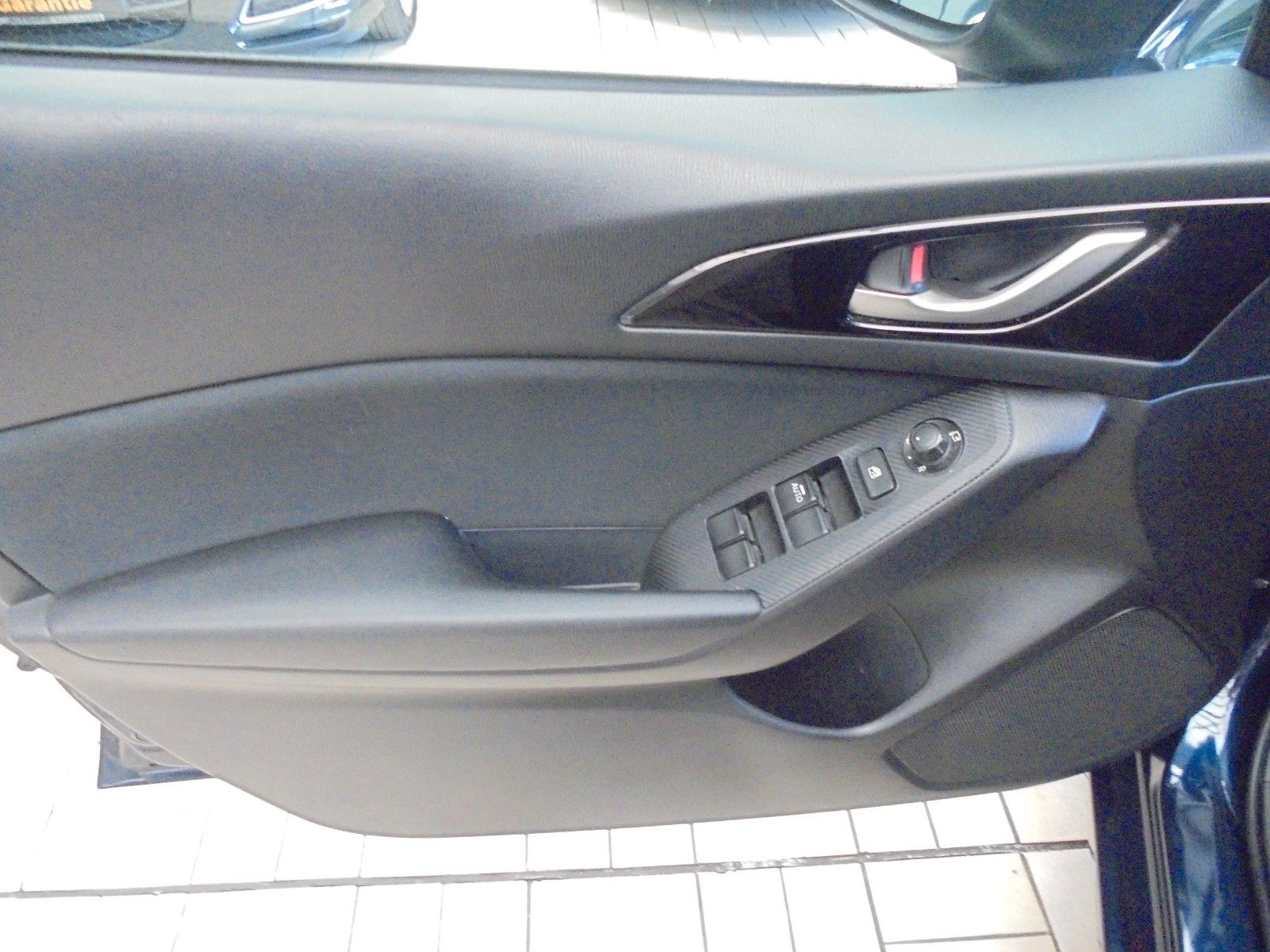 Fahrzeugabbildung Mazda 3 Lim. Center-Line/Shz/Navi/1.Hand/