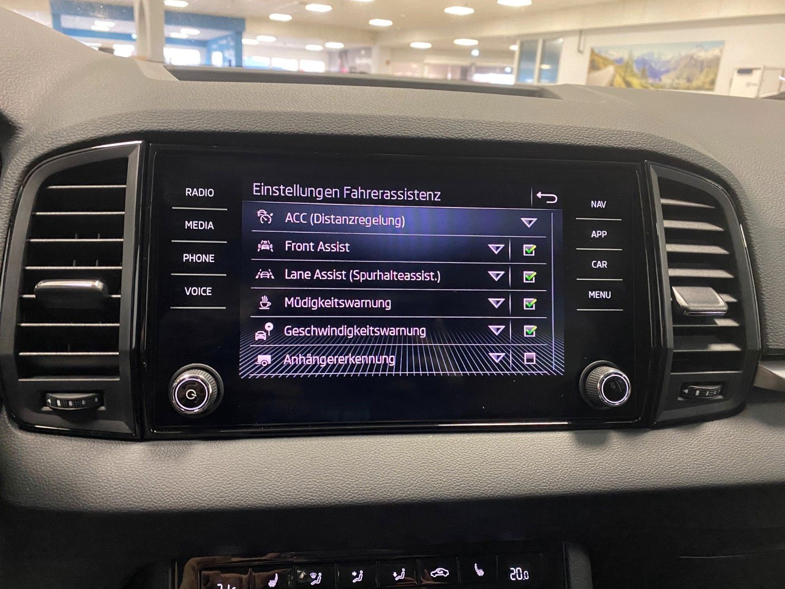 Fahrzeugabbildung SKODA Karoq 1.5 TSI DSG Selection+ACC+2030 Garantie+BC