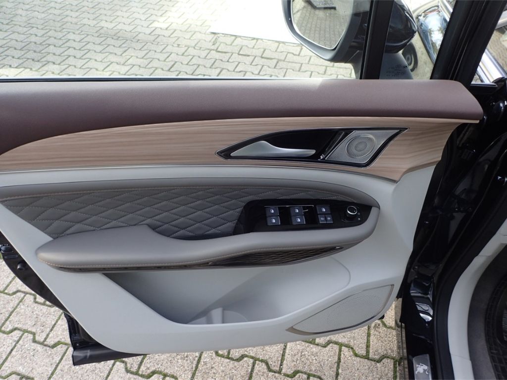 Fahrzeugabbildung DFSK Forthing 4 U Tour Noble 1,5T 7Sitzer Shz Pano LE