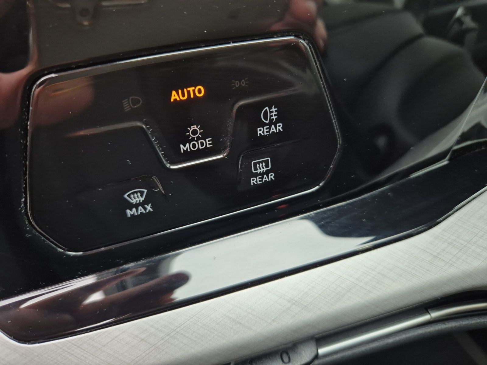 Fahrzeugabbildung Volkswagen Golf VIII Variant Life TSI NAVI CLIMA ACC SH