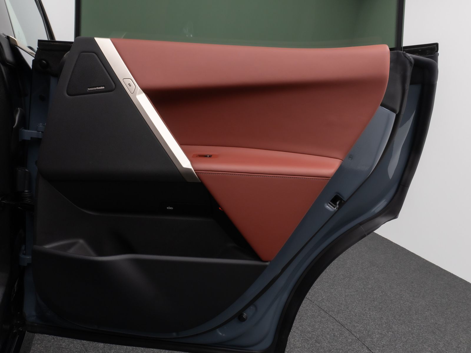 Fahrzeugabbildung BMW iX xD50 Sport Panorama 360°Laser H/K SoftCl 22"