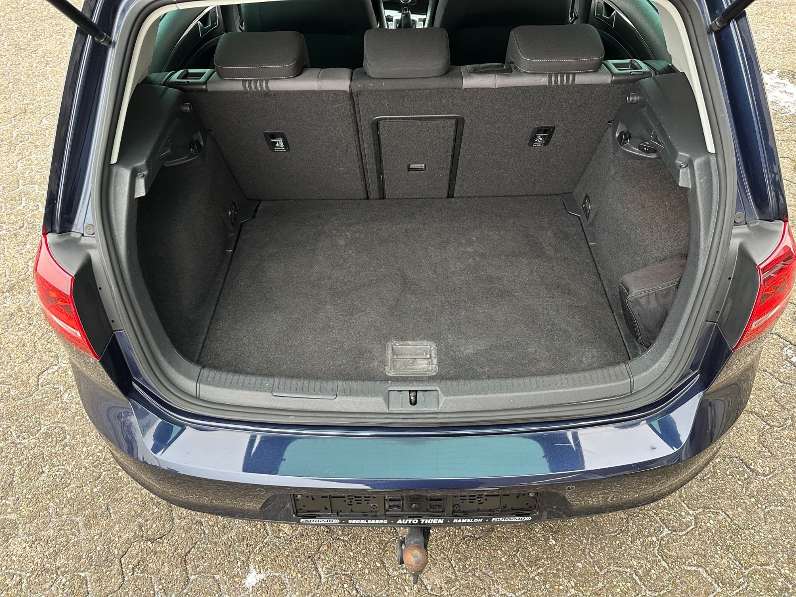 Fahrzeugabbildung Volkswagen Golf VII 1.6 TDI Allstar AHK/BiXenon/BT/GJR