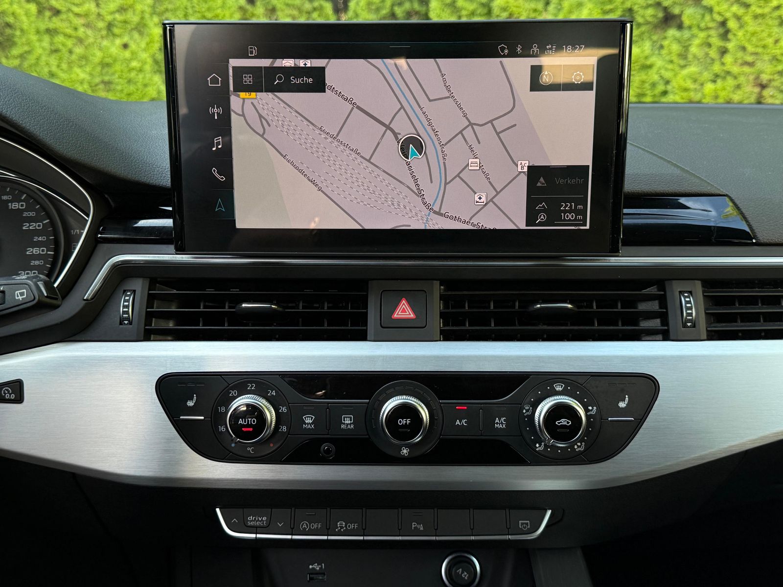 Fahrzeugabbildung Audi A4 Avant 40 TDI S-tr. S Line LED+NAV+KAM+SHZ+MFL