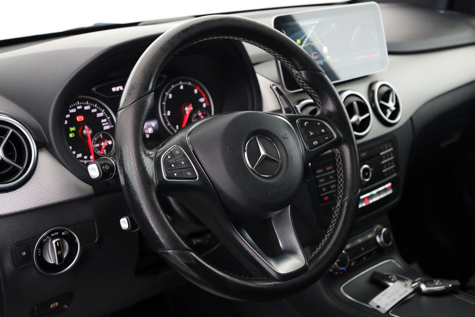 Fahrzeugabbildung Mercedes-Benz B 220 d 4MATIC DCT, T.Leder,Navi,SH,Panorama +WR