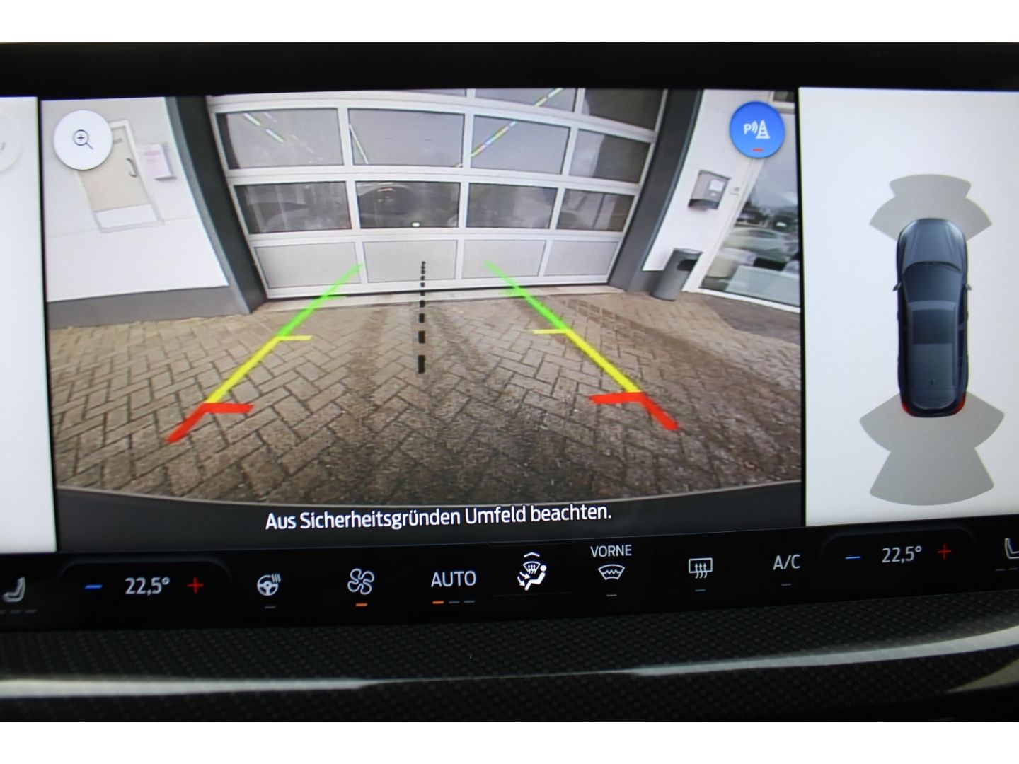 Fahrzeugabbildung Ford Focus Turnier ST-Line ACC LED TWA Navi DAB GJR R