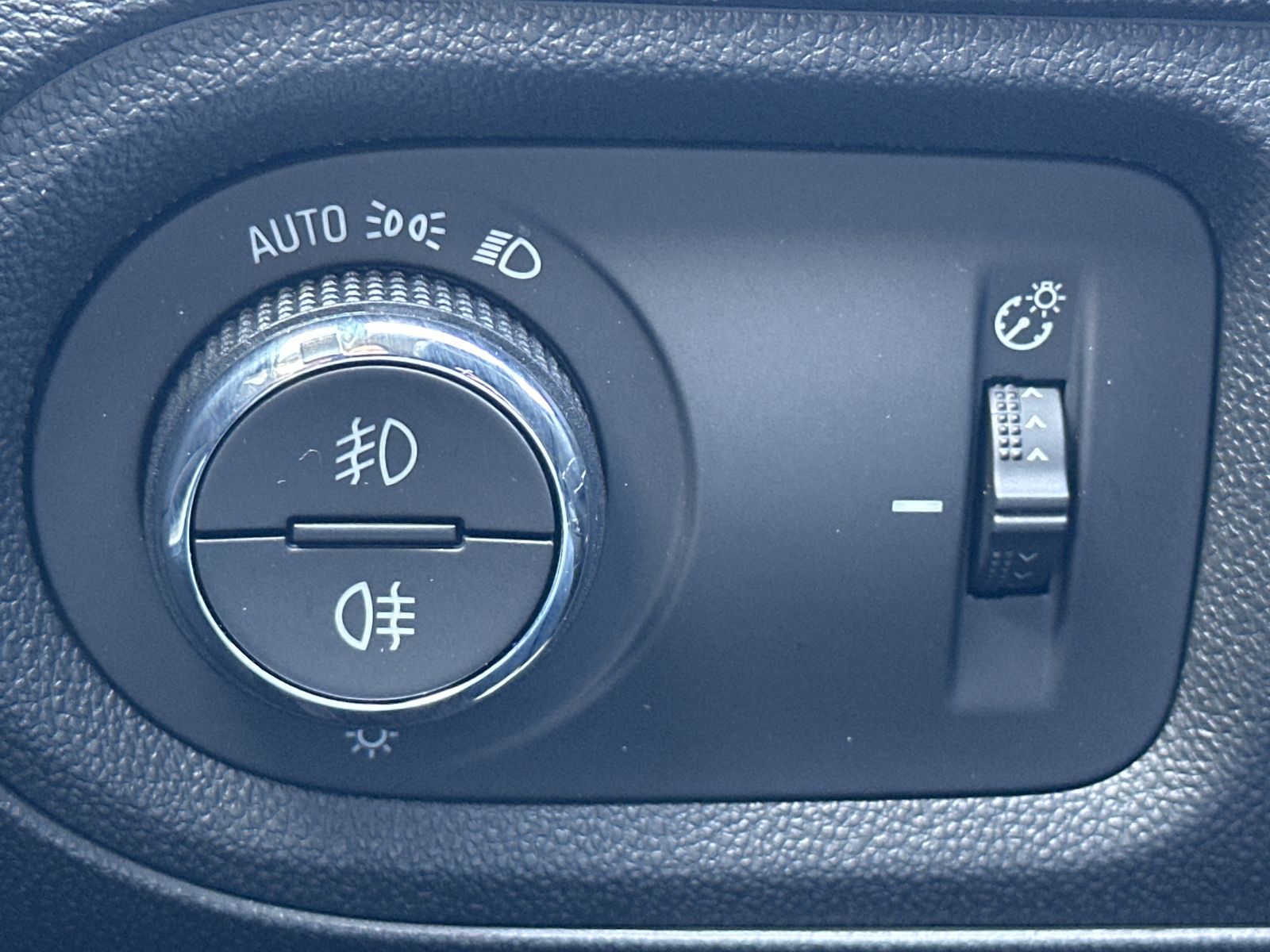 Fahrzeugabbildung Opel Grandland (X) 1.5 D Elegance NAV+MATRIX+ACC+AHK