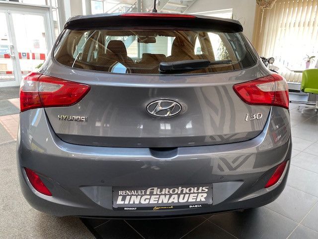 Hyundai i30 1.6 GDi blue