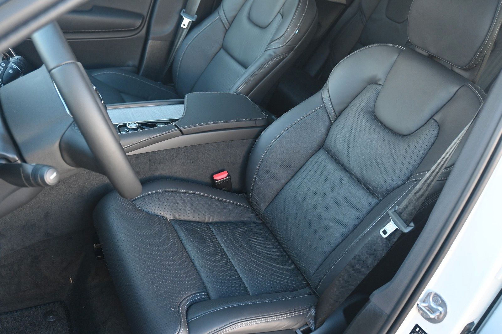 Fahrzeugabbildung Volvo XC90 B5 D AWD Plus Bright*STHZ*360°*LUFT*ACC*7Si