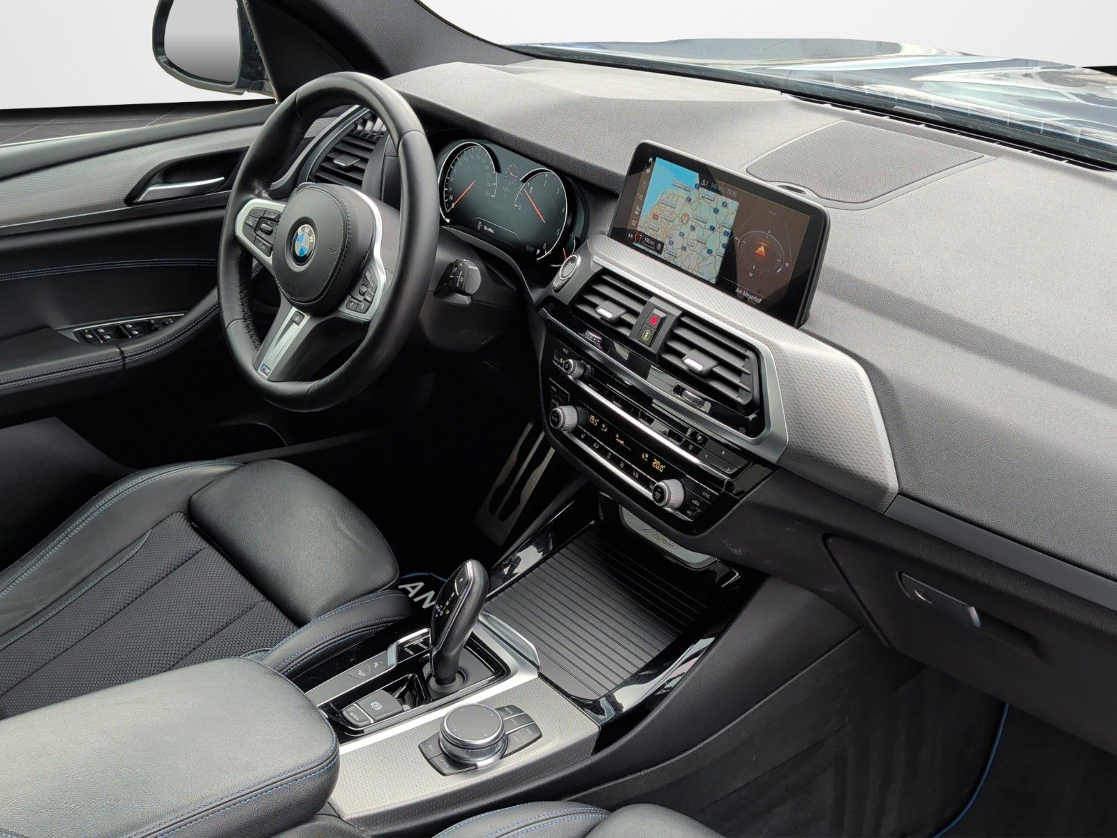 Fahrzeugabbildung BMW X3 30D XDRIVE M SPORT SHADOW AHK 20" LED LEDER
