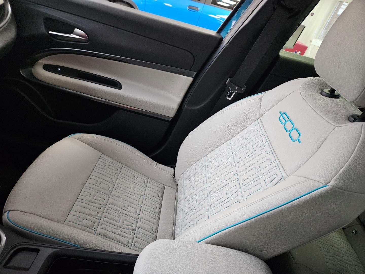 Fiat 600 1.2T MHEV La Prima - Navi  Massagesitze LED 
