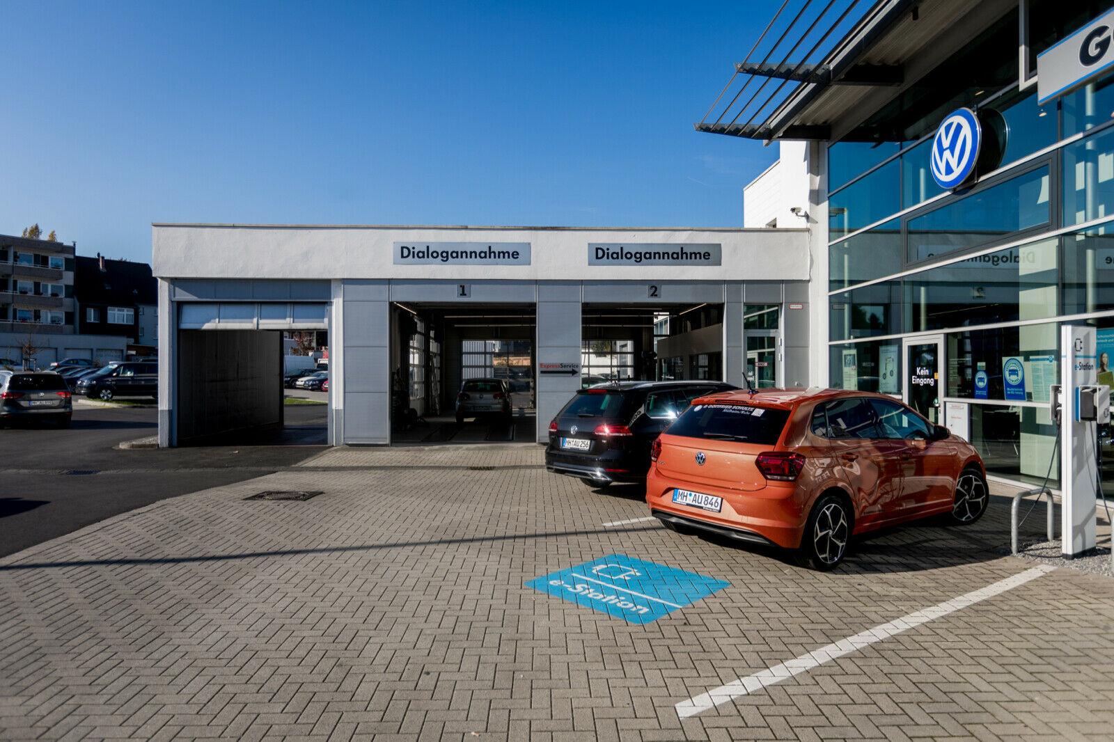 showroom-image-top