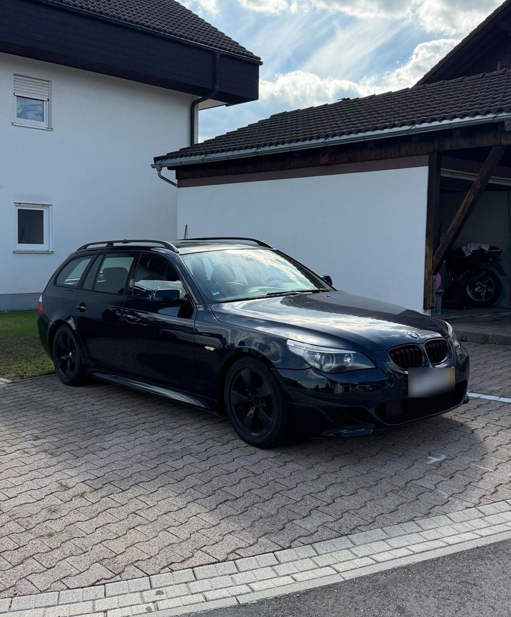 BMW 530 2006 — rear view