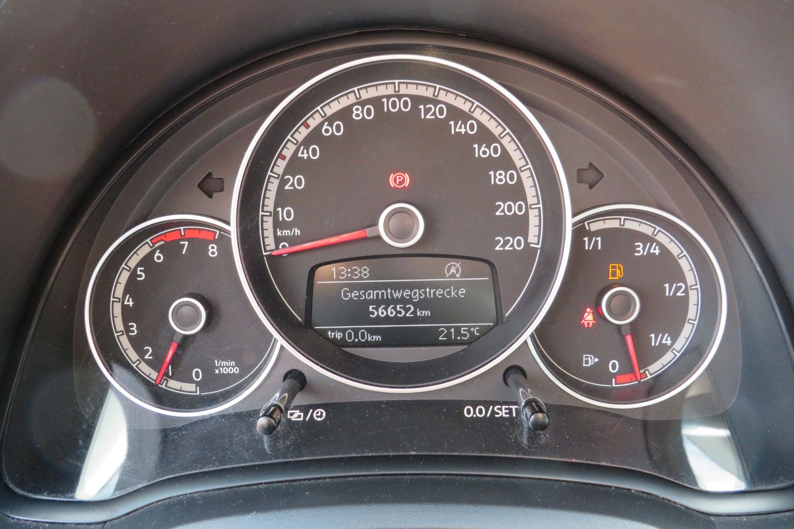 Fahrzeugabbildung Volkswagen up! 4 TÜREN KLIMA TELVOR DAB KAMERA PDC GRA 1.H
