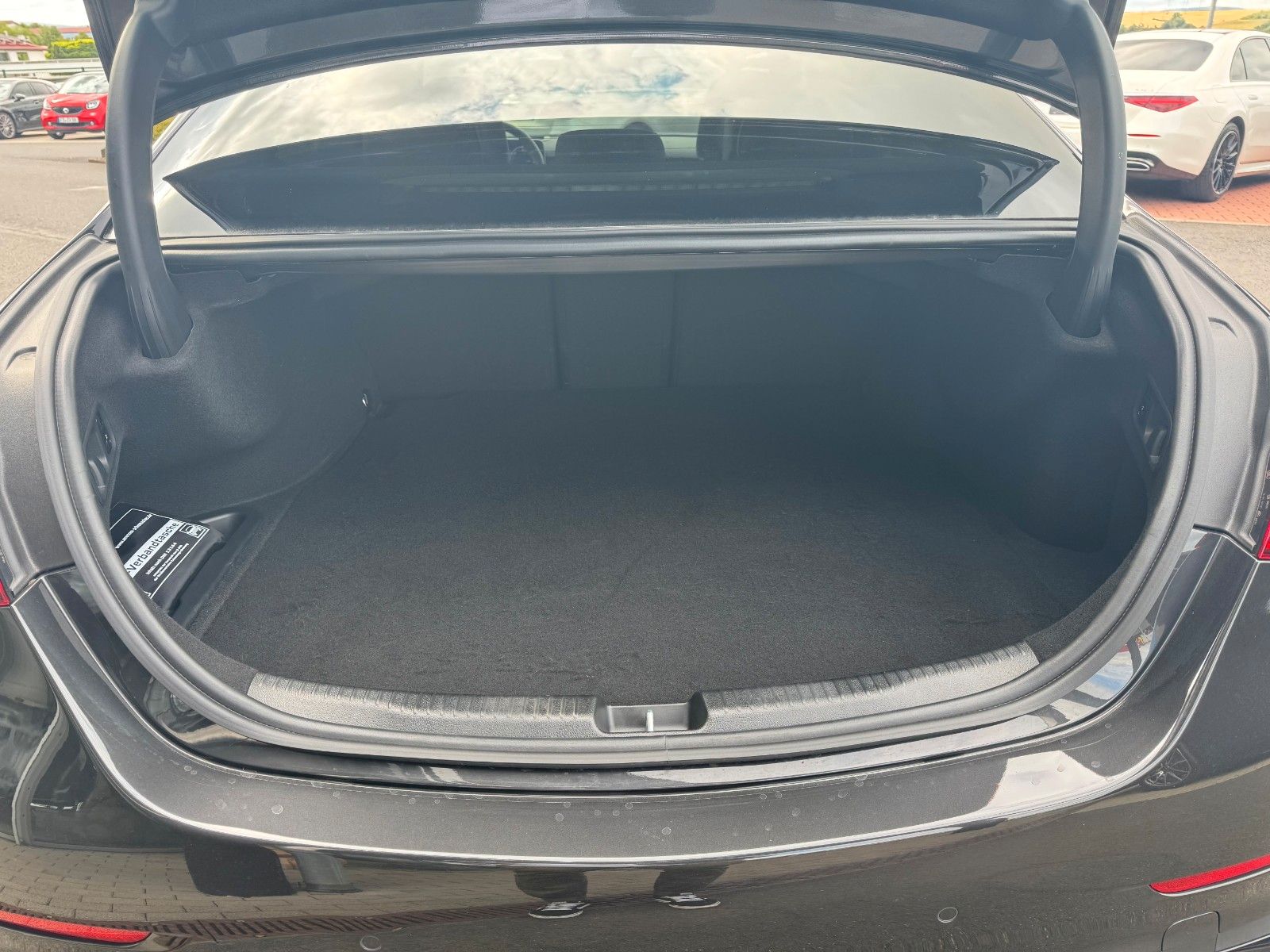 Fahrzeugabbildung Mercedes-Benz C 400e 4M AMG+HUD+RFK+TotW+Ambiente+Night