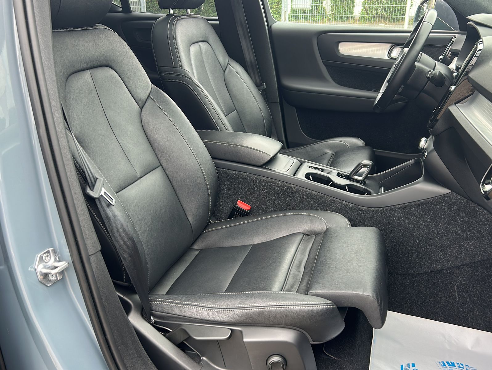 Fahrzeugabbildung Volvo XC40 D3 Geartronic Momentum Pro