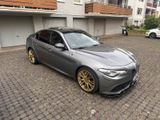 Alfa Romeo Giulia 2.0 Turbo 320ps - Alfa Romeo Giulia mit Benzin-Antrieb: Automatik