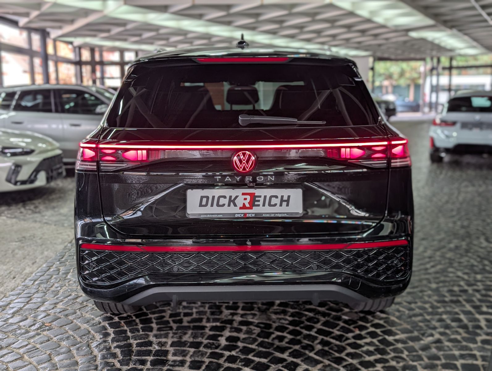 Fahrzeugabbildung Volkswagen Tayron R-Line 360°H&K LAUNCH PANO IQ-LIGHT AHK 7