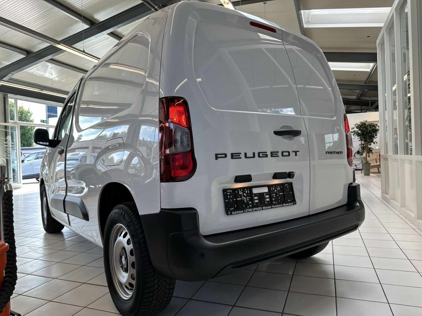Fahrzeugabbildung Peugeot Partner L1 PureTech 110 LED DAB Rückfahrkam.