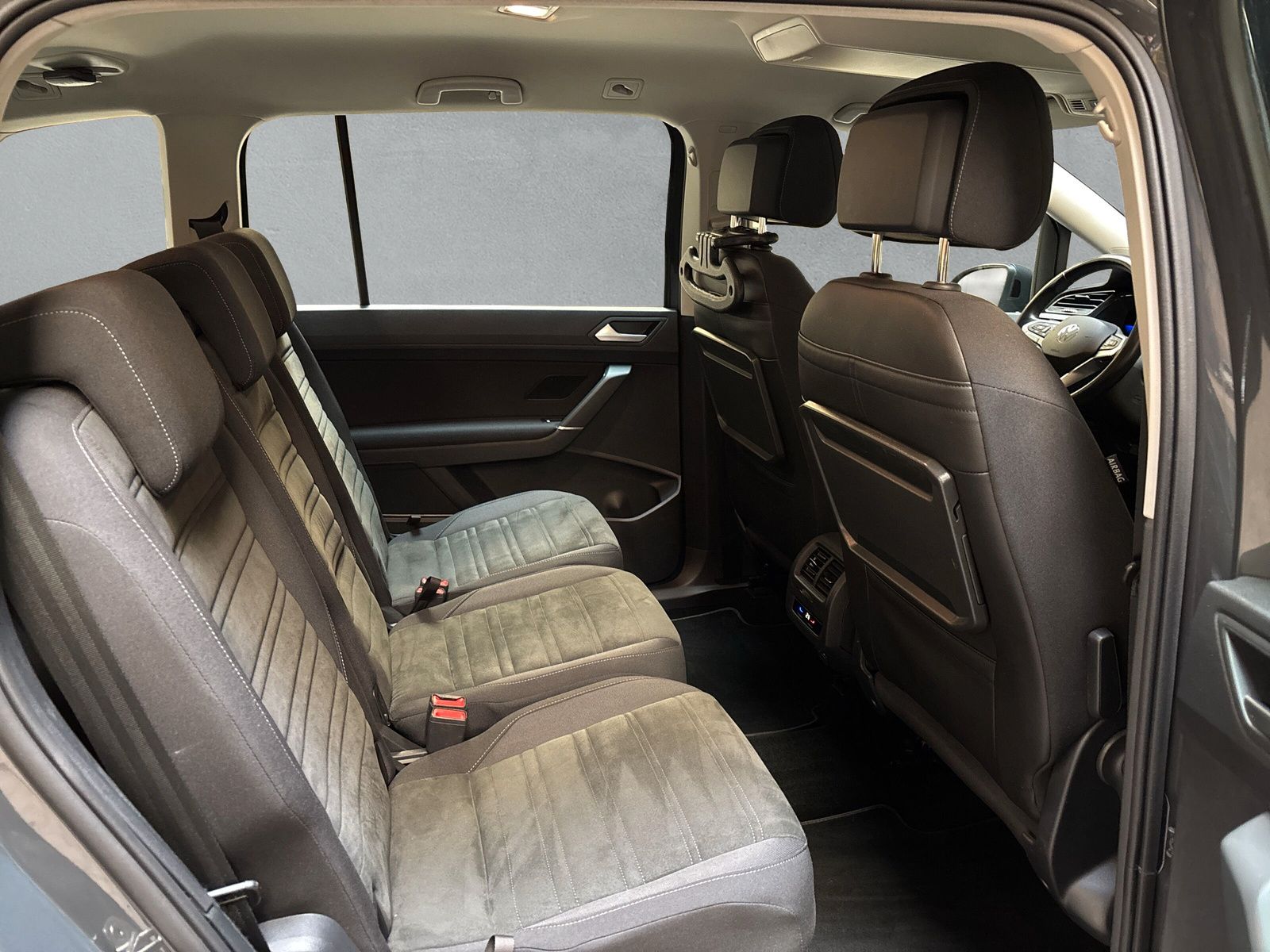 Fahrzeugabbildung Volkswagen Touran 1.5 TSI DSG digitalCP Navi SHZ ACC PDC
