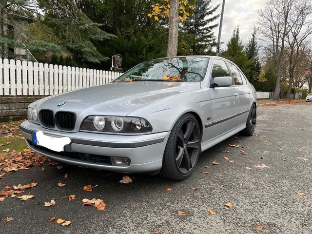 BMW E39 523i