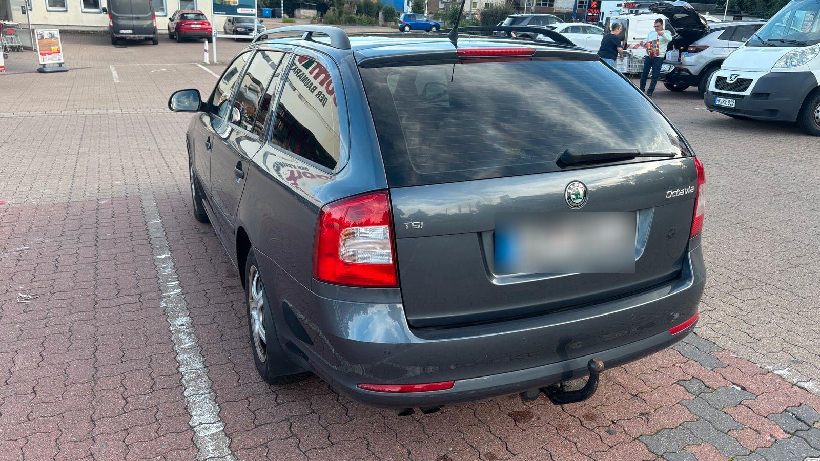 Skoda Octavia 2009 — interior