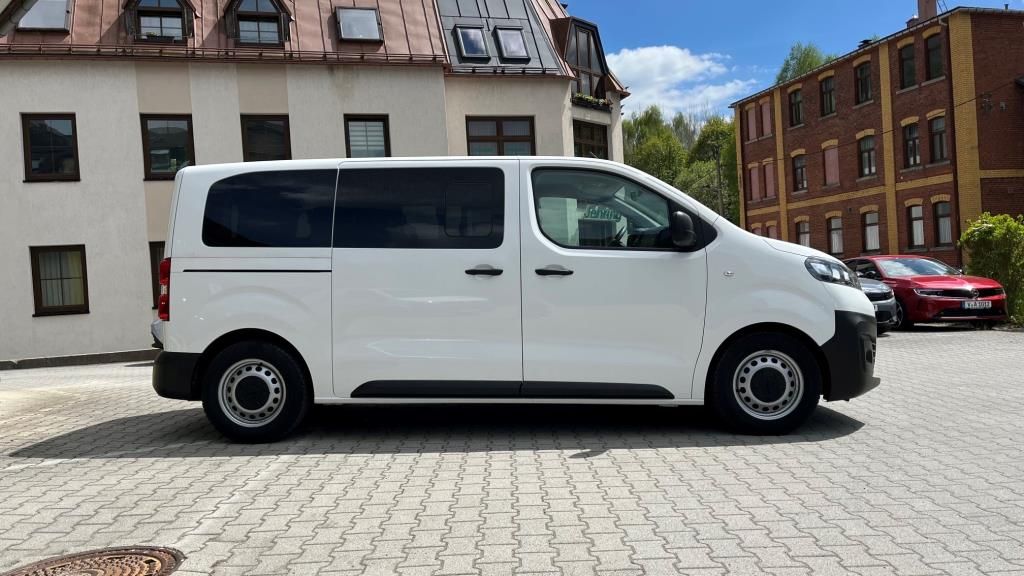 Autohaus Klingenthal - Opel Vivaro Kombi M 2.0 Diesel 145PS 9-Sitzer/AHZV/Kl - Bild 4 Autohaus Klingenthal - Opel Vivaro Kombi M 2.0 Diesel 145PS 9-Sitzer/AHZV/Kl - Bild 4