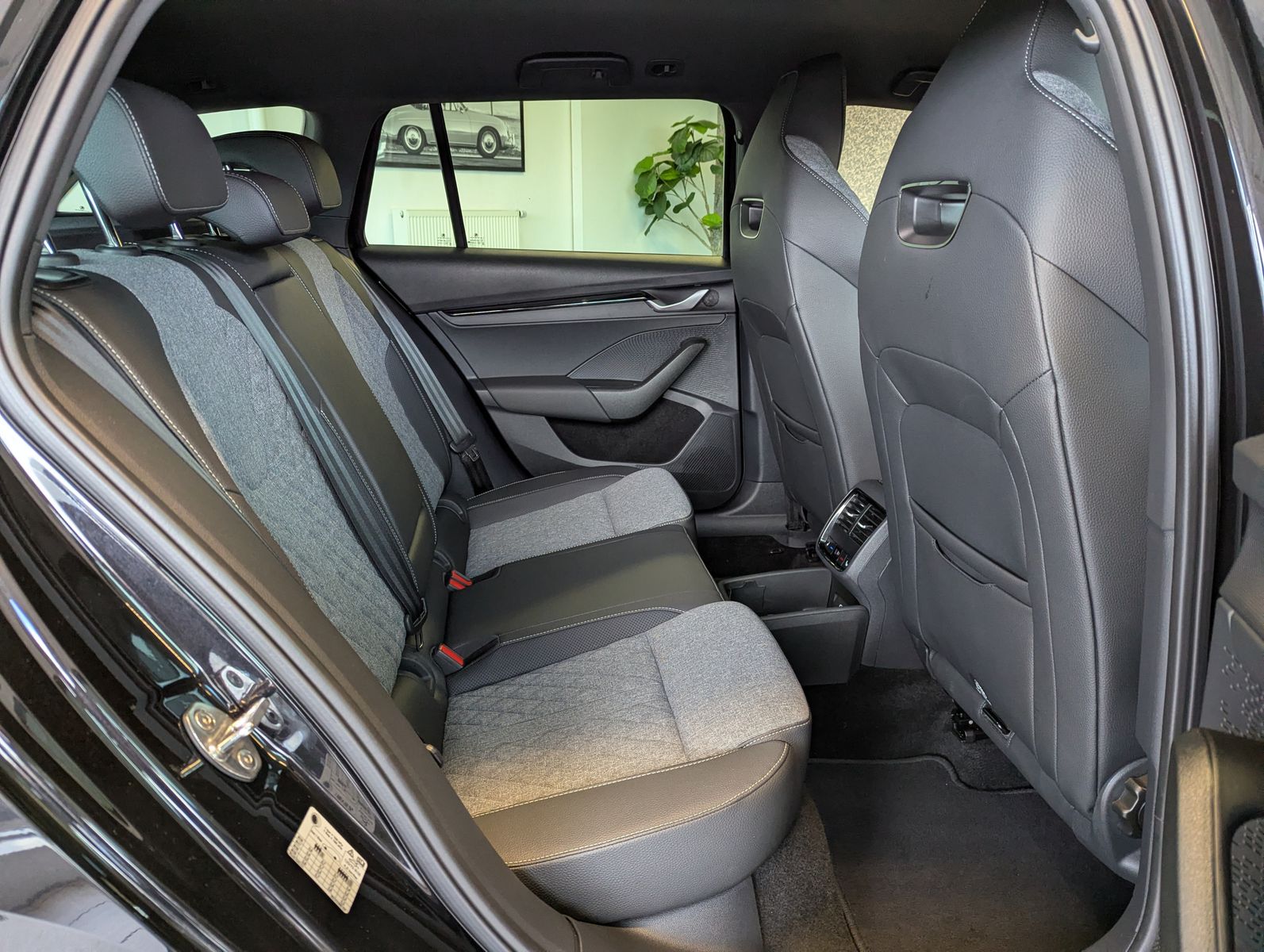 SKODA Octavia 2.0 TDI DSG Sportline Matix Assist+ 18" - Image 15