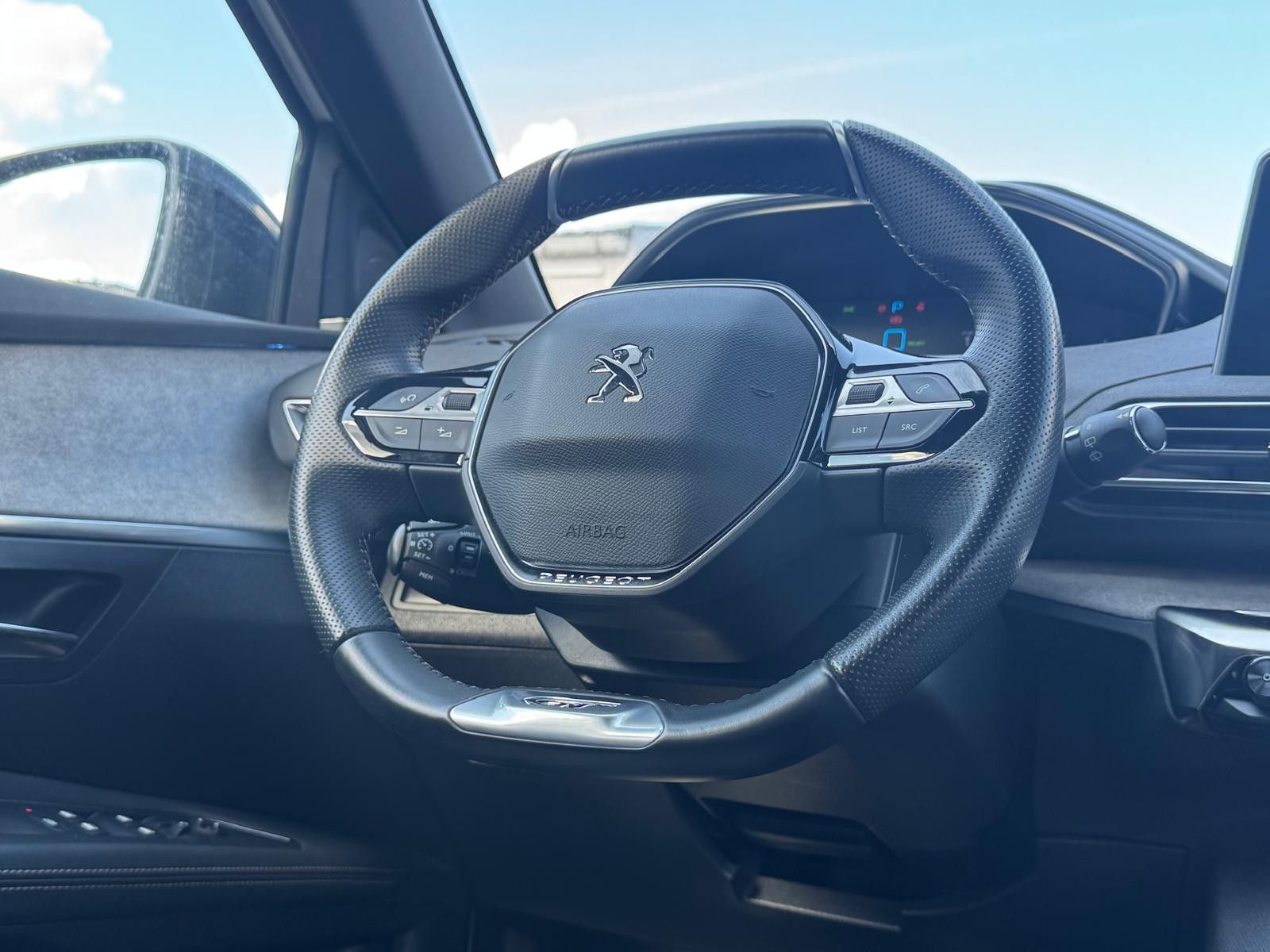 Fahrzeugabbildung Peugeot 3008 Hybrid4 300 GT LED+NAVI+KAM+SHZ+ACC+