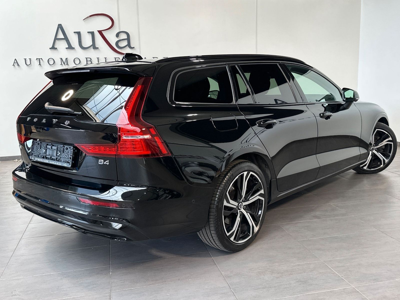 Fahrzeugabbildung Volvo V60 B4 D Plus Dark NAV+LED+AHK+ACC+360GRAD+SHZ