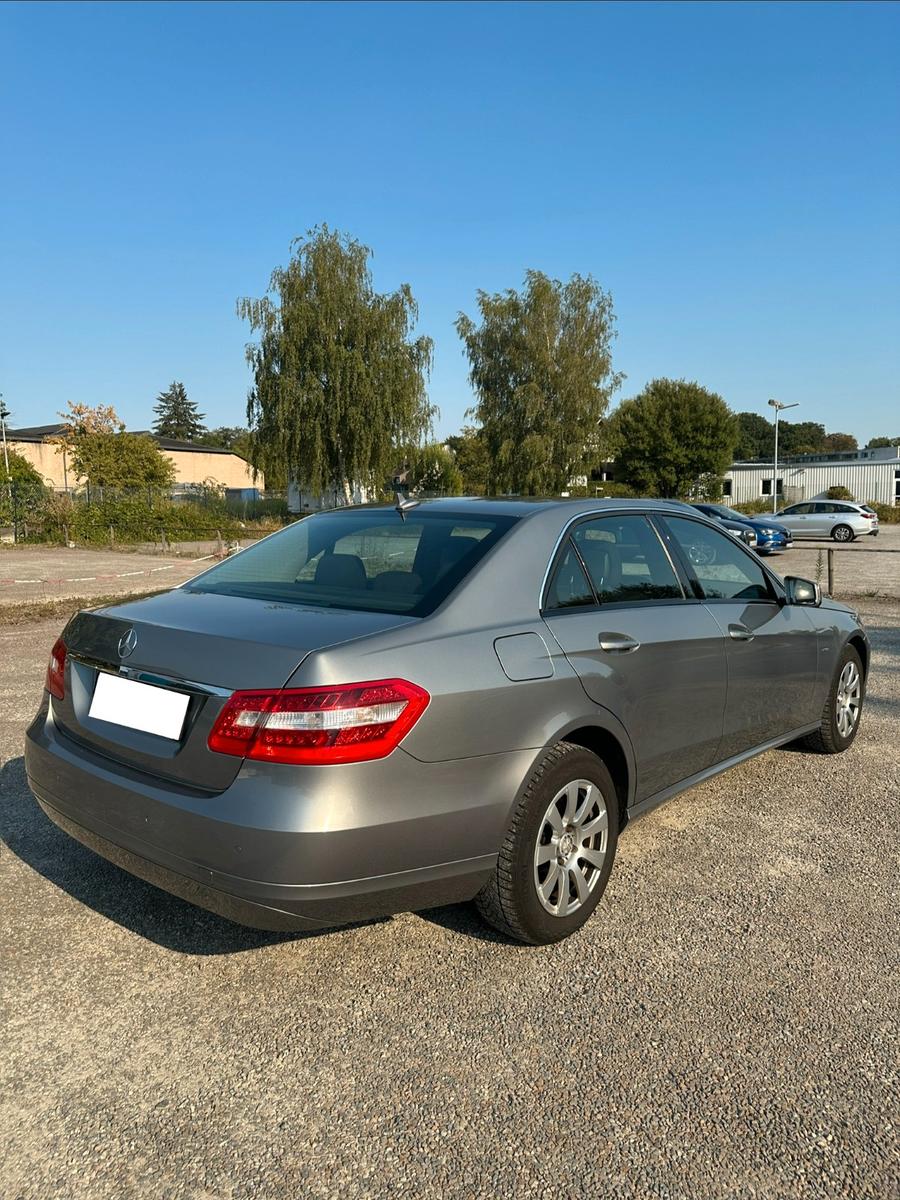 Mercedes-Benz E 220 CDI Aut. BlueEFFICIENCY Wartungsfrei AHK