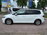 Volkswagen Touran 2,0 TDI+AUTOM+TEMP+NAVI+7 SITZER+ALCANTAR - Volkswagen Touran: Auto Sitze