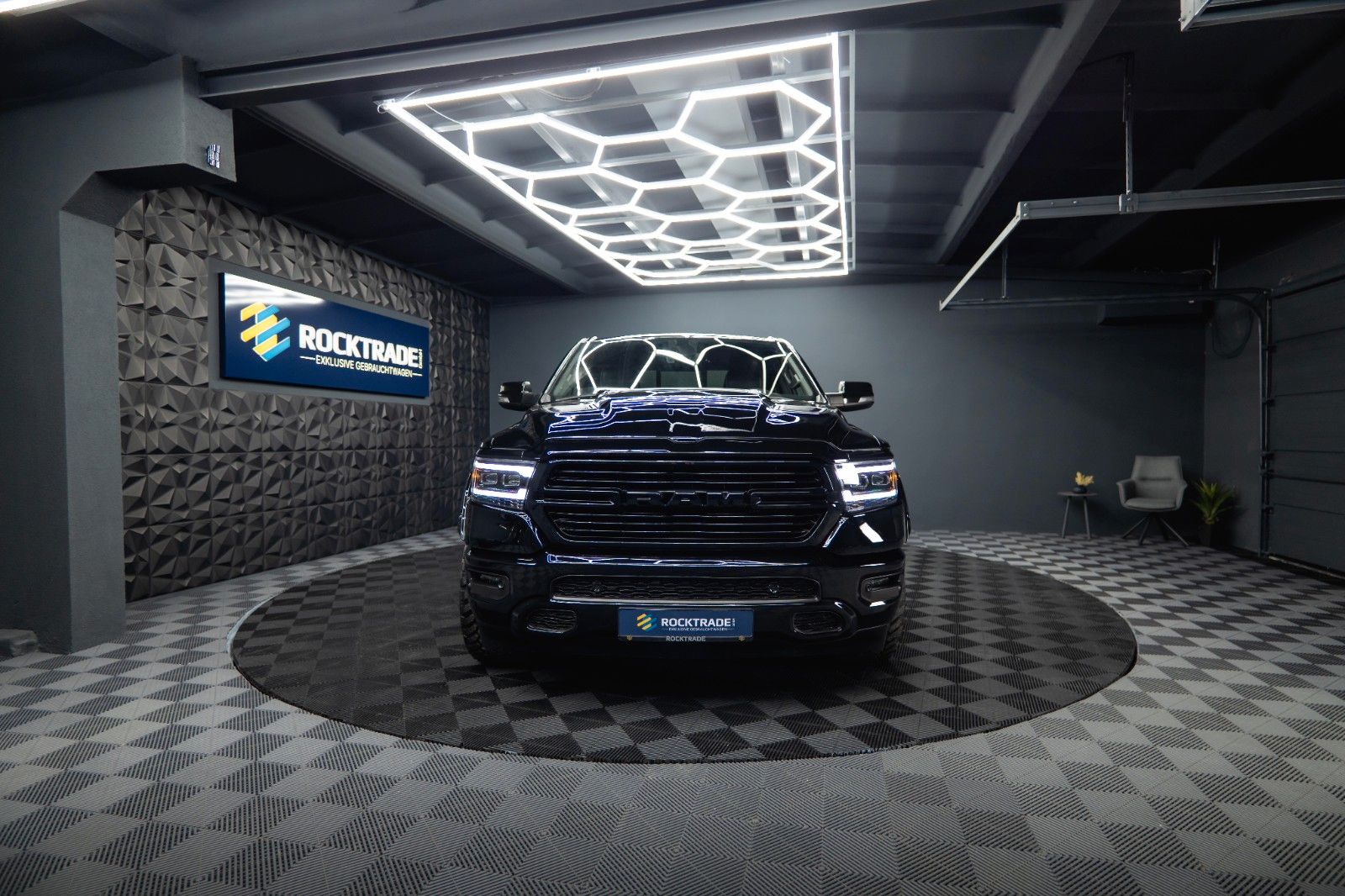 Fahrzeugabbildung Dodge RAM 5.7 V8 HEMI 4x4 Night LARAMIE LONGBED 19%