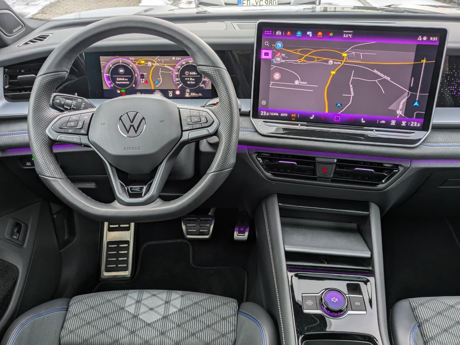 Fahrzeugabbildung Volkswagen Tayron 2.0 TDI 4M R-Line BLACK*7Si*MATRIX*PANO