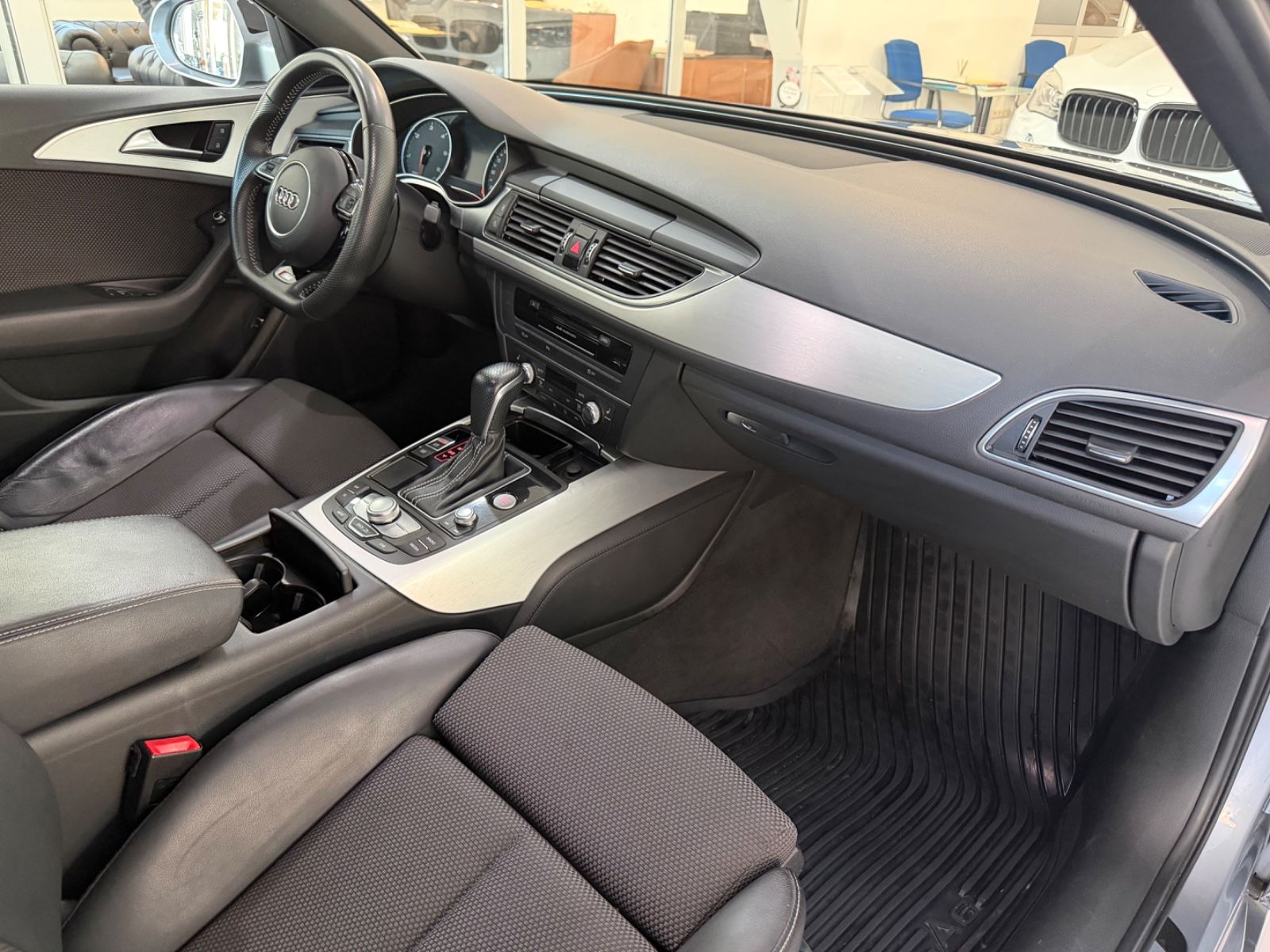 Fahrzeugabbildung Audi A6 Avant 2.0 TDI ultra*S-Line Plus