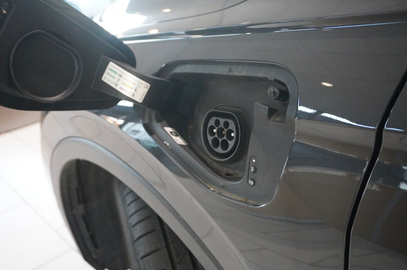 Fahrzeugabbildung Volkswagen Tiguan Life 1.4 e-HYBRID NAVI/LED/KAMERA/SH/VIRT