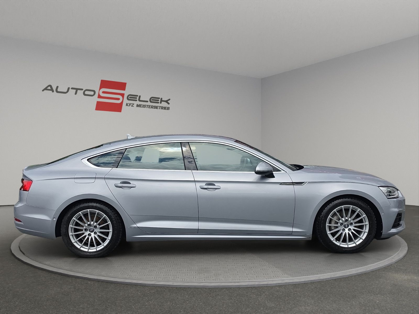 Fahrzeugabbildung Audi A5 Sportback basis NAVI PDC