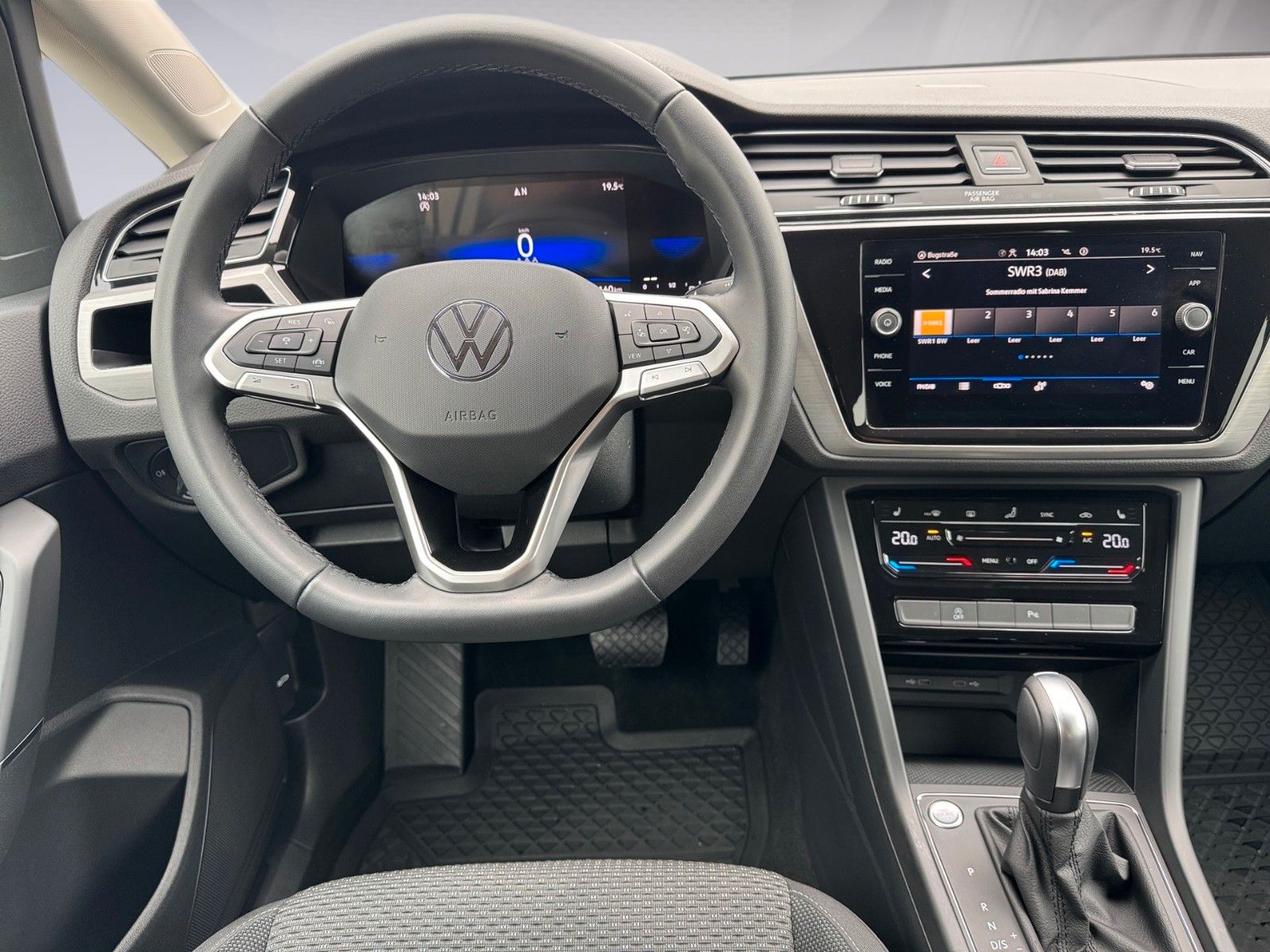 Fahrzeugabbildung Volkswagen Touran 1.5TSI Comfortline R-Line BMT/Start-Stopp