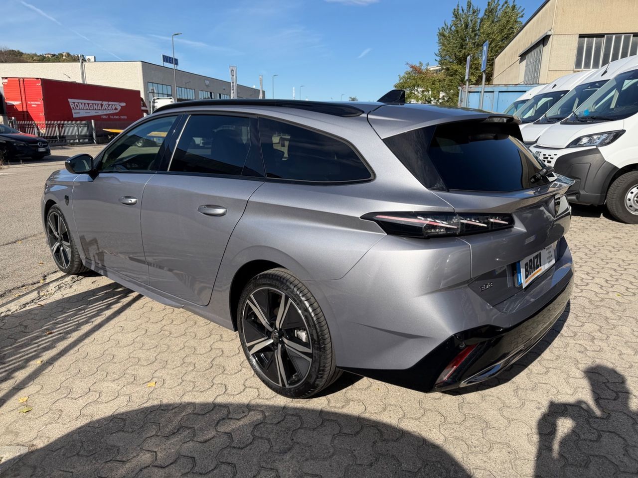 Peugeot 308 Hybrid 145 e-DCS6 SW GT imagem 2
