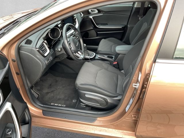 Fahrzeugabbildung Kia Ceed VISION *ALLWETTERREIFEN* *SITZHEIZUNG* *RÜC