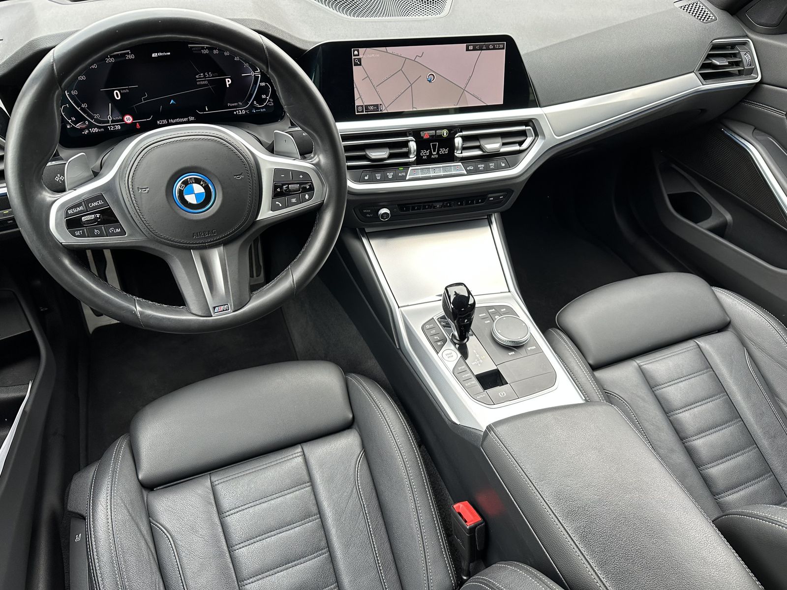 Fahrzeugabbildung BMW 330e xDrive M-Sport NAV+LASER+360°+HEAD-UP+19ZO