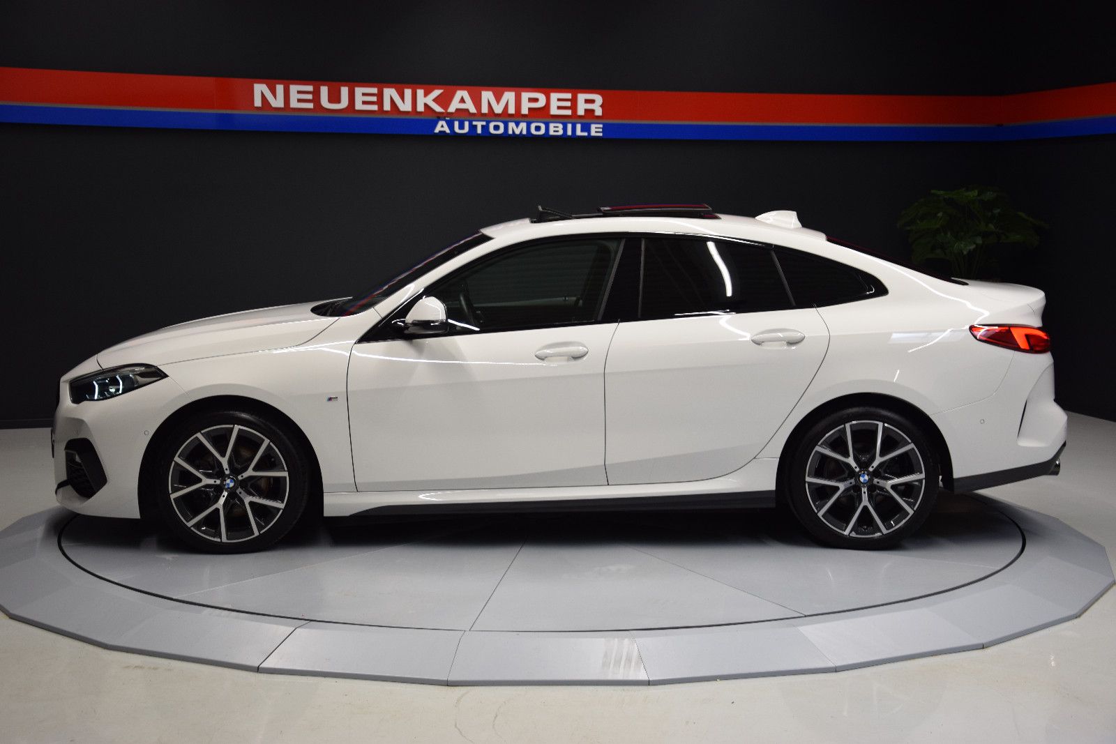 Fahrzeugabbildung BMW 218 i Gran Coupé M Sport H&k Pano HuD Leder ACC