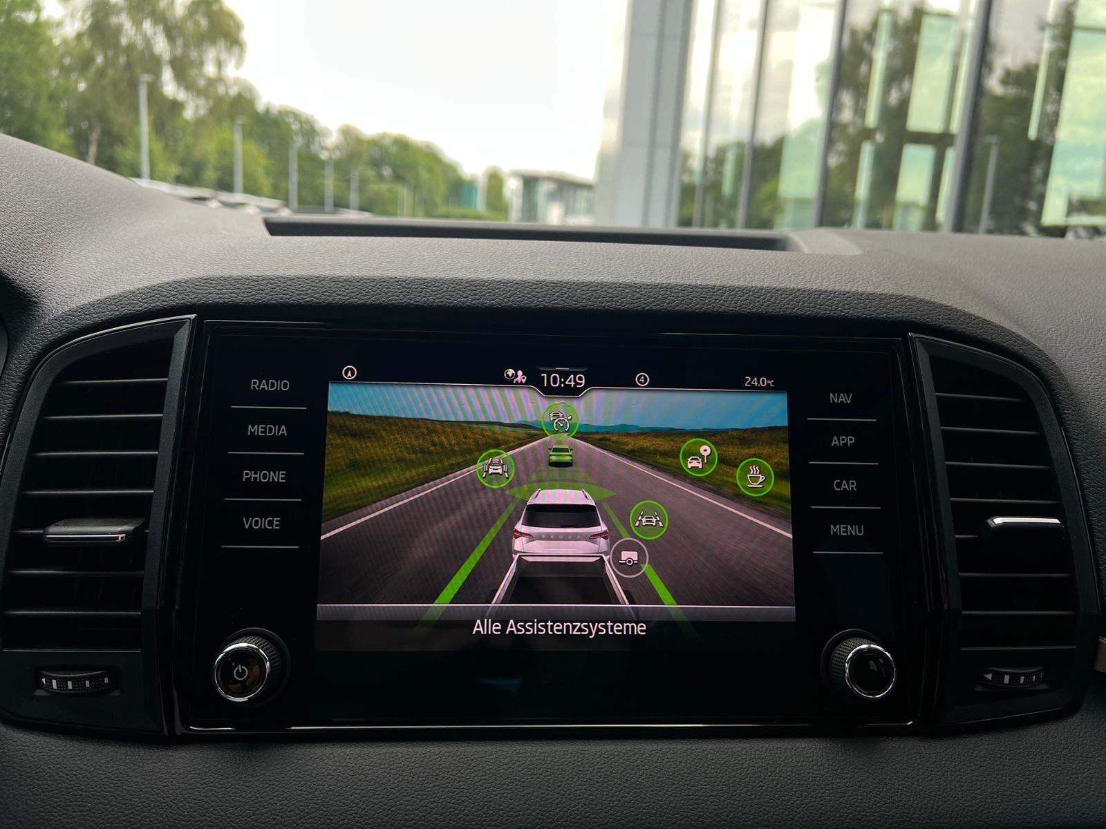Fahrzeugabbildung SKODA Karoq Balance 1.5 TSI *AHK, ACC, Rückfahrkamera,